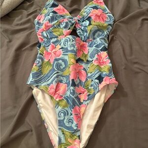 Women's Ruched Cutout One-Piece Swimsuit | Ohana
Small